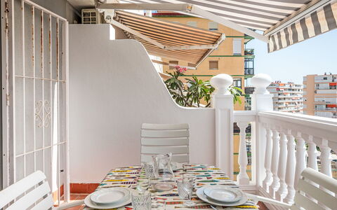 Los Arcos: Möbel, Interior Design, Stuhl, Fussboden, Gartenmöbel, Balkon, Wohnung, Markise, Tisch Im Freien, Schatten