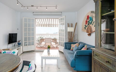 Los Arcos: Möbel, Interior Design, Flooring, Fussboden, Holz, Couch, Tabelle, Stuhl, Wohnzimmer, Decke
