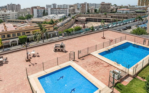 Los Arcos: Stadtgebiet, Wohngebiet, Wohnung, Urban Design, Metropolitan Area, Menschliche Siedlung, Schwimmbad, Eigentumswohnung, Hotel, Parkplatz