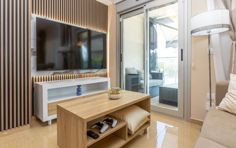 Sol Y Mar i: Möbel, Interior Design, Elektronisches Gerät, Flooring, Holz, Fernsehen, Fussboden, Decke, Wohnzimmer, Fernsehgerät