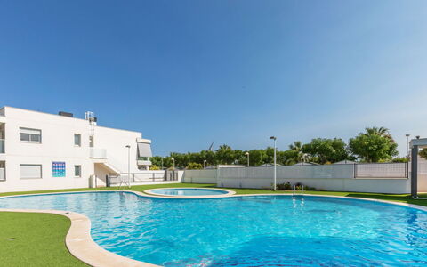 Sol Y Mar i: Blau, Schwimmbad, Wohngebiet, Resort, Hotel, Estate, Kunstrasen, Schatten, Landscaping, Ferienort