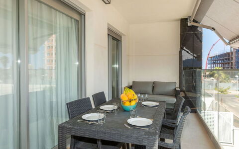 Sol Y Mar i: Möbel, Flooring, Interior Design, Fussboden, Wohnung, Stuhl, Küche & Esszimmer Tisch, Glas, Eigentumswohnung, Balkon