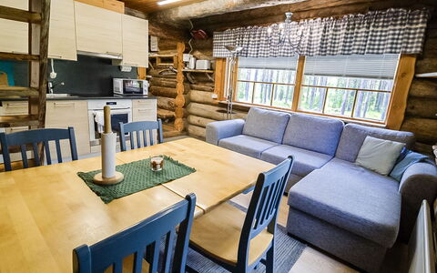 Nelostupa a: Holz, Interior Design, Decke, Flooring, Möbel, Fussboden, Zuhause, Zimmer, Hütte, Blockhaus