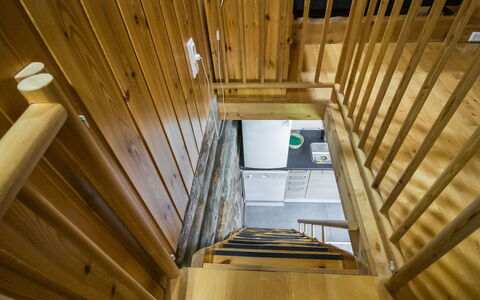 Nelostupa a: Holz, Flooring, Fussboden, Decke, Hartholz, Holzbeize, Planke, Holzboden, Treppe, Sperrholz