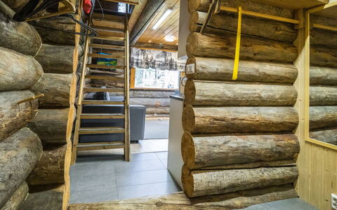Nelostupa B: Holz, Decke, Blockhaus, Hartholz, Holzbeize, Planke, Strahl, Holz, Natürliches Material, Dachgeschoss