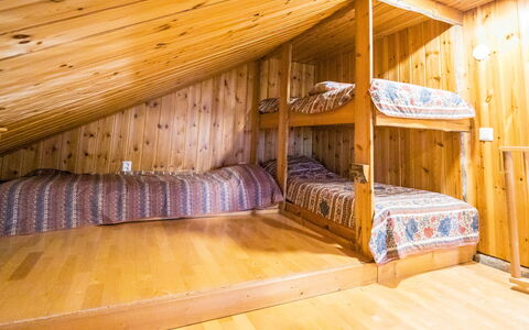 Nelostupa D: Holz, Fussboden, Decke, Flooring, Interior Design, Holzbeize, Zimmer, Hartholz, Hütte, Schlafzimmer