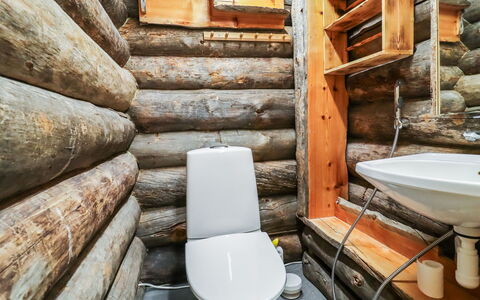 Nelostupa D: Holz, Flooring, Hartholz, Holzbeize, Blockhaus, Natürliches Material, Armatur, Toilleten Sitz, Installation, Planke