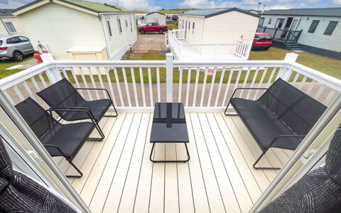 Willow'S Retreat: Deck, Hartholz, Planke, Holzbeize, Balkon, Veranda, Abstellgleis, Holzboden, Zaun, Gartenmöbel