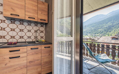 Ilda: Interior Design, Möbel, Zimmer, Wohnung, Holzbeize, Cabinetry, Decke, Hartholz, Stuhl, Schublade