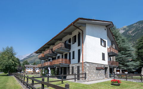 Ilda: Gebirge, Senke, Alpen, Estate, Grat, Bergdorf, Massiv, Gipfel, Balkon, Villa