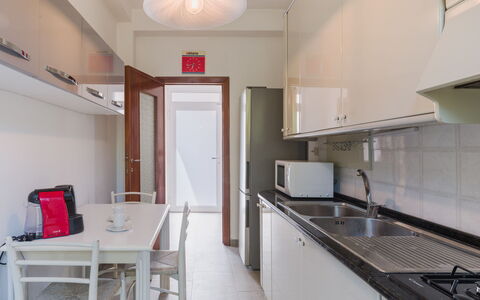 Gli Oleandri di Grazia: Küche, Flooring, Küchengerät, Möbel, Interior Design, Major Appliance, Fussboden, Countertop, Holz, Decke