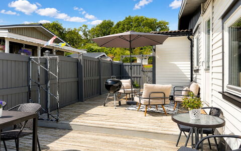 Lyckan: Gartenmöbel, Möbel, Deck, Tisch Im Freien, Stuhl, Schatten, Terrasse, Veranda, Abstellgleis, Holzbeize