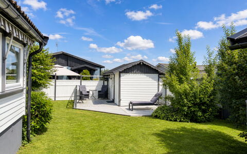 Lyckan: Haus, Dach, Zuhause, Wohngebiet, Abstellgleis, Garten, Hütte, Schatten, Rasen, Garten