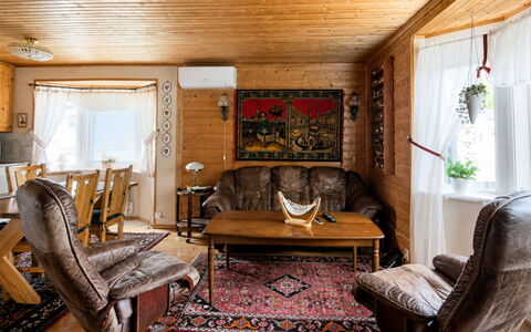 Lyckan: Möbel, Interior Design, Couch, Holz, Wohnzimmer, Zimmer, Decke, Zuhause, Flooring, Tabelle