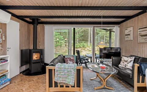 Hardina - 1Km from the Sea: Möbel, Interior Design, Flooring, Holz, Fussboden, Decke, Wohnzimmer, Zimmer, Holzboden, Stuhl