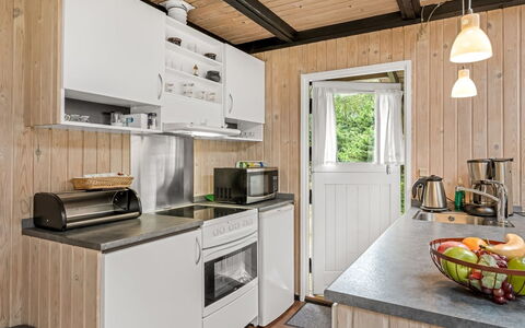 Hardina - 1Km from the Sea: Küche, Holz, Küchengerät, Countertop, Major Appliance, Interior Design, Flooring, Cabinetry, Decke, Möbel