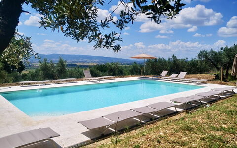 Villa Santa Chiara: Schwimmbad, Resort, Gartenmöbel, Eco Hotel, Estate, Sonnenliege, Hazienda, Schatten, Villa, Landscaping