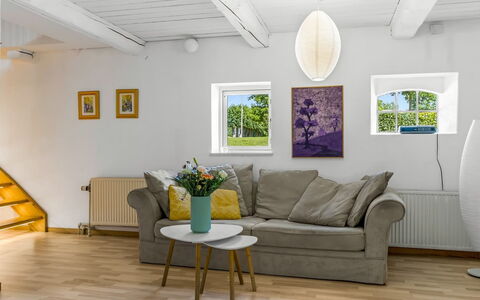 Thilo - 39Km from the Sea: Möbel, Interior Design, Fussboden, Flooring, Holzboden, Wand, Couch, Holz, Decke, Wohnzimmer