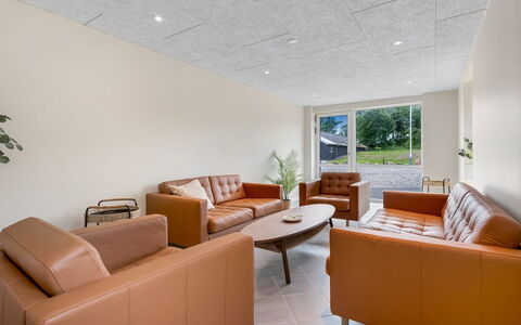 Alkmar - 6.5Km from the Sea: Interior Design, Flooring, Decke, Fussboden, Möbel, Beleuchtung, Zimmer, Light Fixture, Stuhl, Wohnzimmer