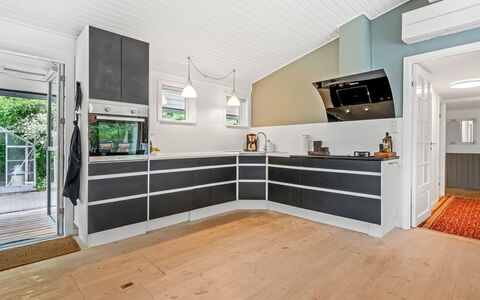 Ry 601: Flooring, Holz, Decke, Major Appliance, Fussboden, Interior Design, Küche, Cabinetry, Küchengerät, Holzboden