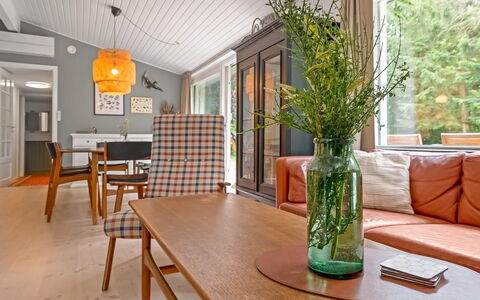 Ry 601: Möbel, Interior Design, Flooring, Holz, Tabelle, Stuhl, Decke, Fussboden, Esszimmer, Light Fixture