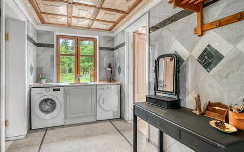 Ajna - 20.9Km from the Sea: Flooring, Interior Design, Fussboden, Decke, Beleuchtung, Fliese, Küche, Tür, Light Fixture, Zimmer