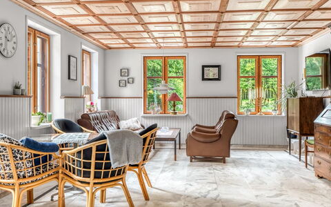 Ajna - 20.9Km from the Sea: Holz, Interior Design, Flooring, Möbel, Fussboden, Decke, Holzboden, Stuhl, Wohnzimmer, Holzbeize