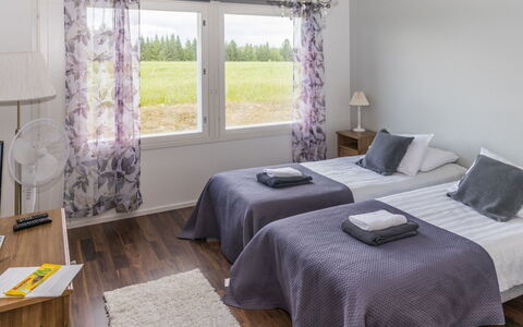 Pirtti: Holz, Fussboden, Zuhause, Bett, Flooring, Möbel, Schlafzimmer, Interior Design, Bettrahmen, Bedding