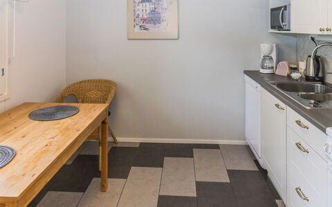 Pirtti: Flooring, Fussboden, Holz, Interior Design, Möbel, Major Appliance, Countertop, Küche, Küchengerät, Beleuchtung