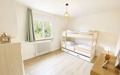 Les Glaieuls: Wand, Holz, Interior Design, Flooring, Fussboden, Möbel, Wohnung, Schlafzimmer, Zimmer, Bett