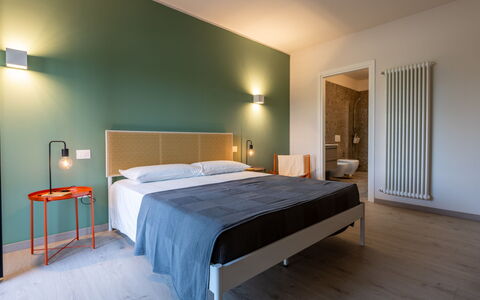 Serracapelli: Möbel, Interior Design, Wand, Bett, Flooring, Schlafzimmer, Fussboden, Decke, Holz, Zimmer