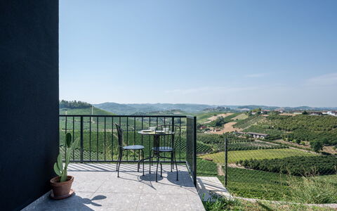 Serracapelli: Morgen, Zaun, Balkon