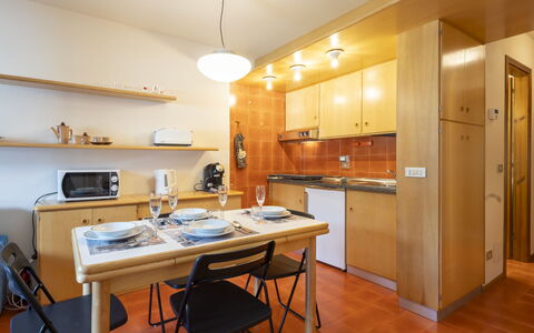 Ai Pascoli: Interior Design, Flooring, Holz, Küche, Möbel, Decke, Fussboden, Zimmer, Countertop, Cabinetry