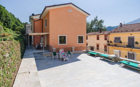 Dimora Polle di Malbacco: Gartenmöbel, Stuhl, Balkon, Schatten, Hof, Tisch Im Freien, Eco Hotel, Zimmerpflanze, Villa
