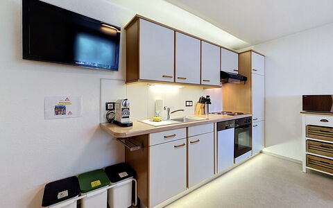 Susi: Interior Design, Möbel, Flooring, Fussboden, Decke, Beleuchtung, Zimmer, Küche, Countertop, Cabinetry