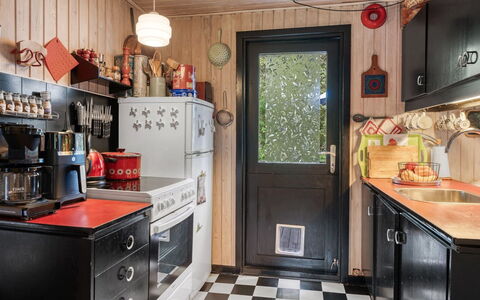 Tarvo - 500M to the Fjord: Holz, Interior Design, Flooring, Küche, Küchengerät, Fussboden, Zuhause, Major Appliance, Möbel, Zimmer