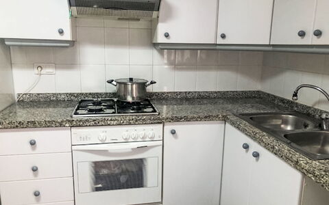 Mare Nostrum: Küche, Küchengerät, Major Appliance, Herd, Countertop, Herd, Gasherd, Cabinetry, Cooktop, Haushaltsgerät