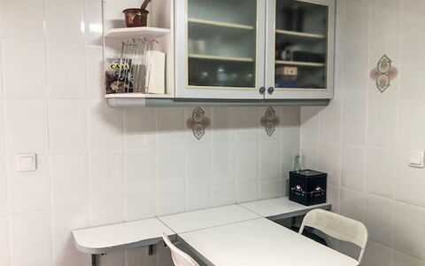 Mare Nostrum: Möbel, Flooring, Interior Design, Fussboden, Küche, Zimmer, Küchengerät, Cabinetry, Countertop, Schrank