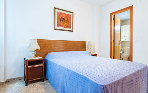 Mare Nostrum: Flooring, Fussboden, Möbel, Interior Design, Holz, Bett, Schlafzimmer, Zimmer, Bettdecke, Decke