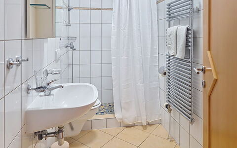 Novi Vinodolski 310: Interior Design, Armatur, Fussboden, Flooring, Badezimmer, Bad Sink, Zimmer, Sinken, Installation, Zapfhahn