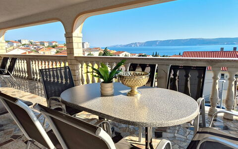 Novi Vinodolski 310: Möbel, Balkon, Gartenmöbel, Wohnung, Resort, Stuhl, Veranda, Schatten, Tisch Im Freien, Zimmerpflanze
