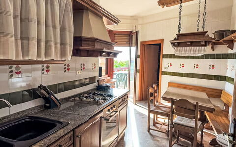 La Terrazza di Colle Marino: Holz, Küche, Möbel, Interior Design, Countertop, Flooring, Cabinetry, Fussboden, Holzbeize, Zuhause