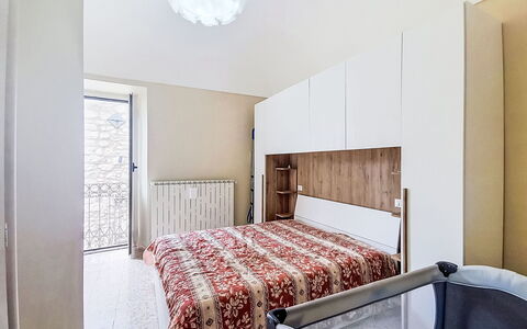 La Terrazza di Caramanico: Möbel, Bett, Schlafzimmer, Interior Design, Bettdecke, Bedding, Flooring, Fussboden, Holz, Linens