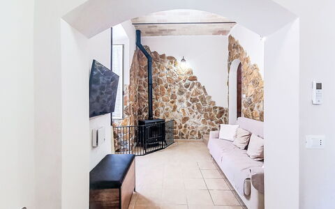La Terrazza di Caramanico: Wand, Flooring, Interior Design, Fussboden, Decke, Zimmer, Steinwand, Wohnzimmer, Couch
