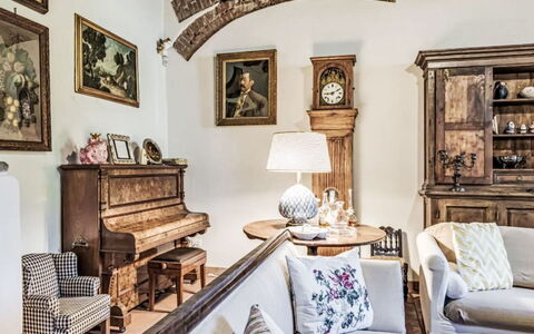 Il Pozzo dei Desideri: Möbel, Interior Design, Holz, Flooring, Wohnzimmer, Zimmer, Bilderrahmen, Tabelle, Fussboden, Beleuchtung
