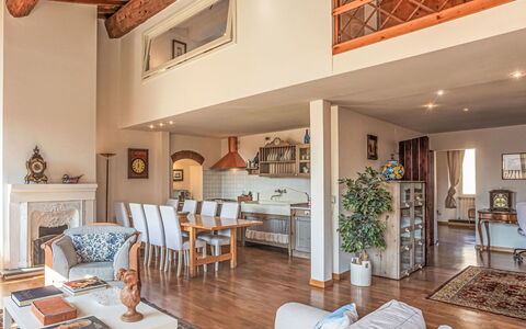Bellavista: Möbel, Interior Design, Couch, Flooring, Holz, Fussboden, Wohnzimmer, Zimmer, Decke, Stuhl
