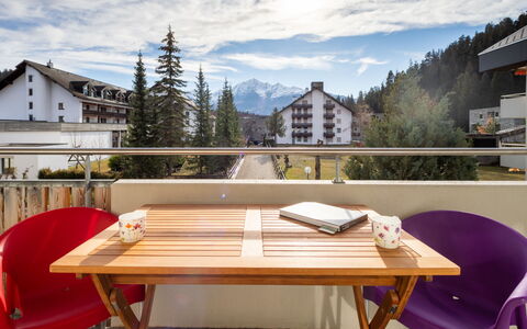 Val Signina 5-2: Möbel, Wohnung, Stuhl, Balkon, Eigentumswohnung, Resort, Küche & Esszimmer Tisch, Kaffetisch, Eco Hotel, Holzbeize