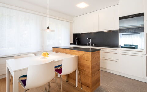 Val Signina 5-2: Möbel, Interior Design, Flooring, Countertop, Fussboden, Küche, Holz, Cabinetry, Light Fixture, Holzboden