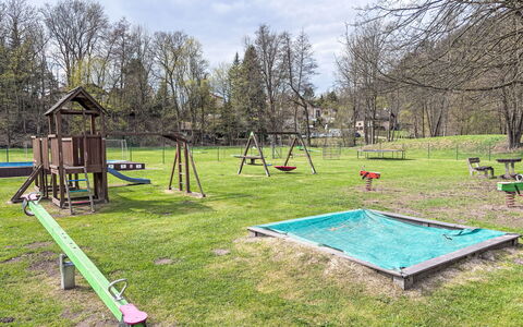 Green Valley Park Stárkov 18: Baum, Gras, Spielmittel, Spielplatz Rutsche, Öffentlicher Raum, Garten, Park, Rutsche, Spielplatz, Rasen