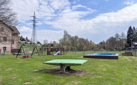 Green Valley Park Stárkov 18: Gras, Baum, Grundstueck, Einfach, Rasen, Park, Garten, Garten, Landscaping, Spielmittel